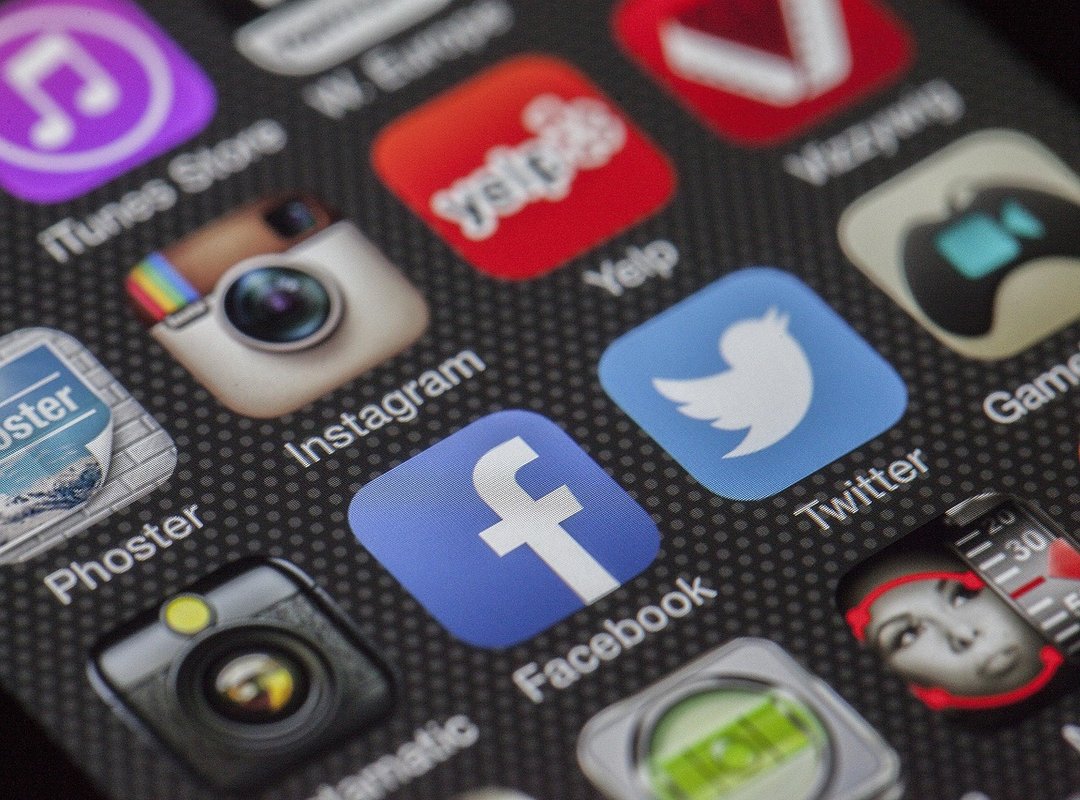 Why Instagram Is Better than Facebook Eyexnews